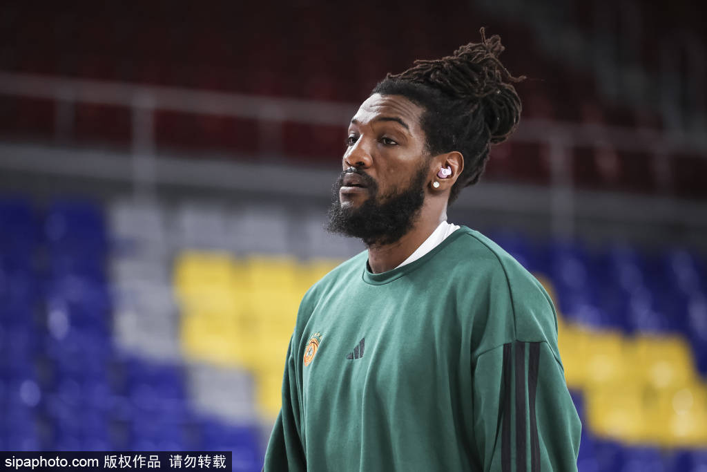 拉波尔塔眼部异常引关注，巴萨主席马德里之行引猜测